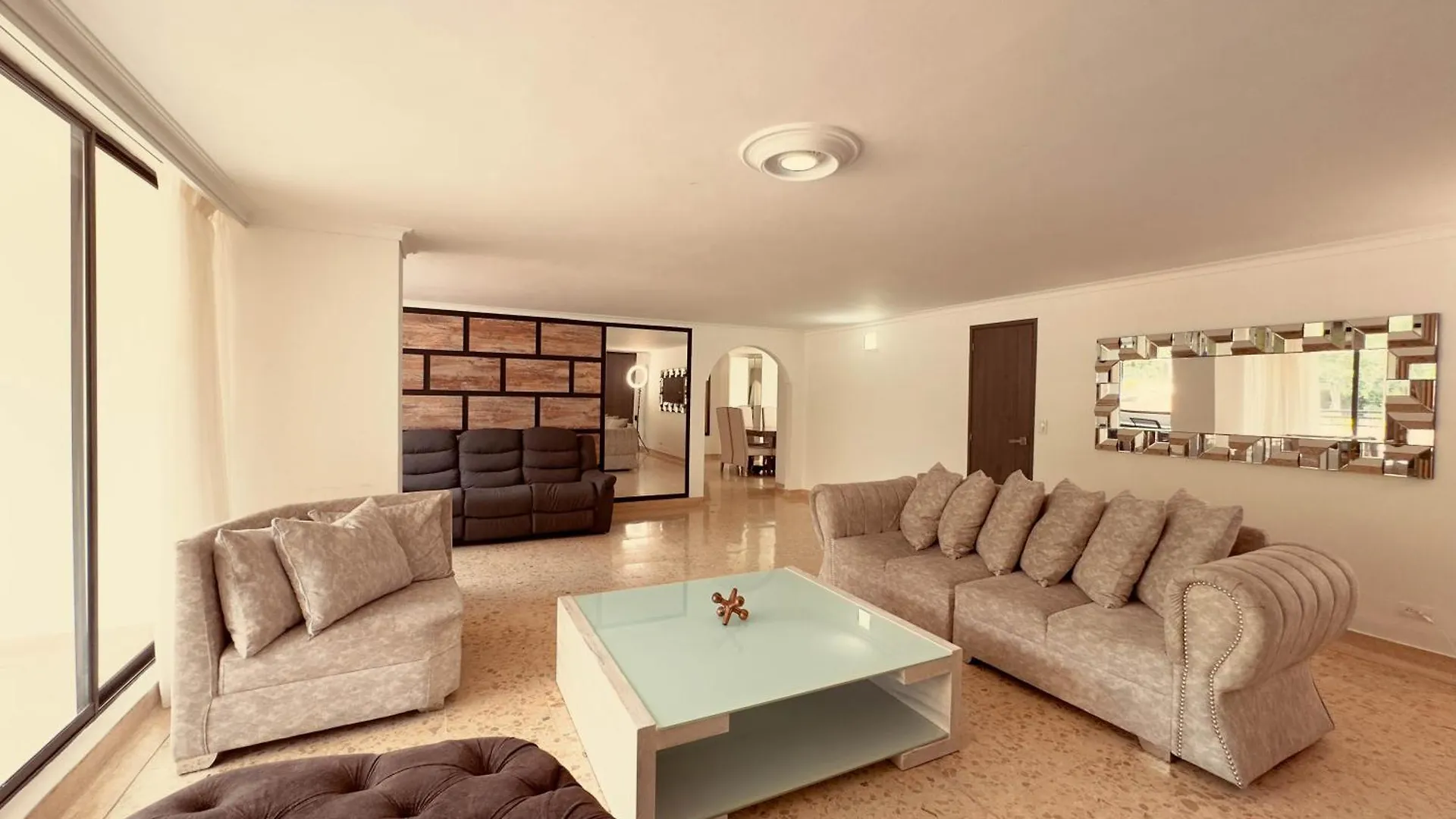 Apartamento 5 Hab, Espacioso, Piscina, Al Lado Del Tesoro! Medellín