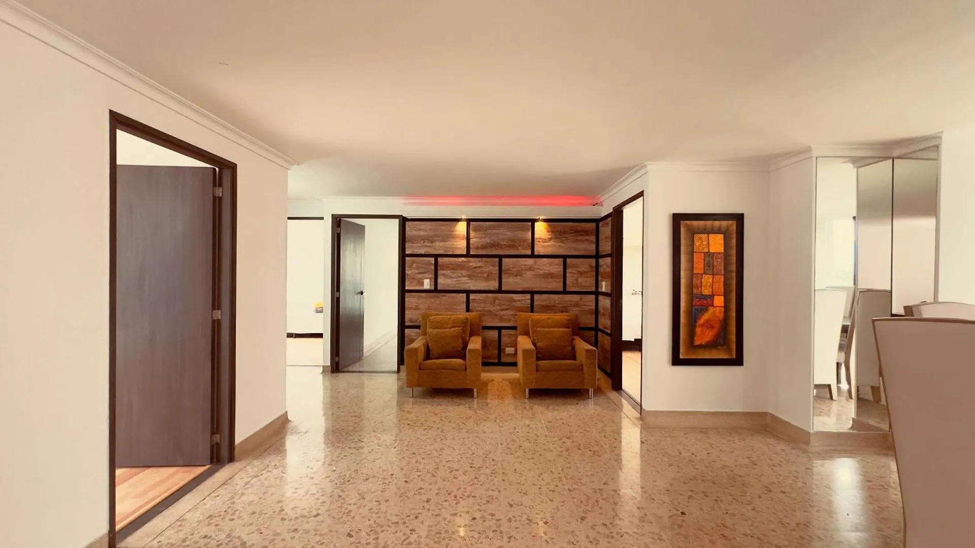 5 Hab, Espacioso, Piscina, Al Lado Del Tesoro! Medellín Apartamento