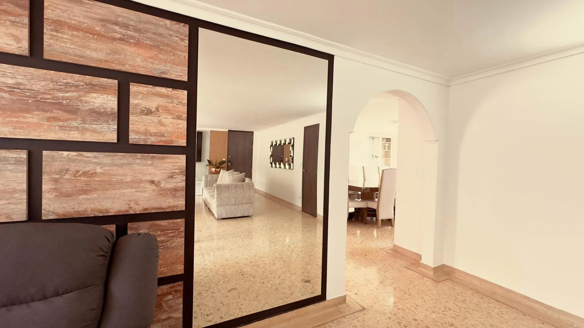 Apartamento 5 Hab, Espacioso, Piscina, Al Lado Del Tesoro! Medellín Colômbia