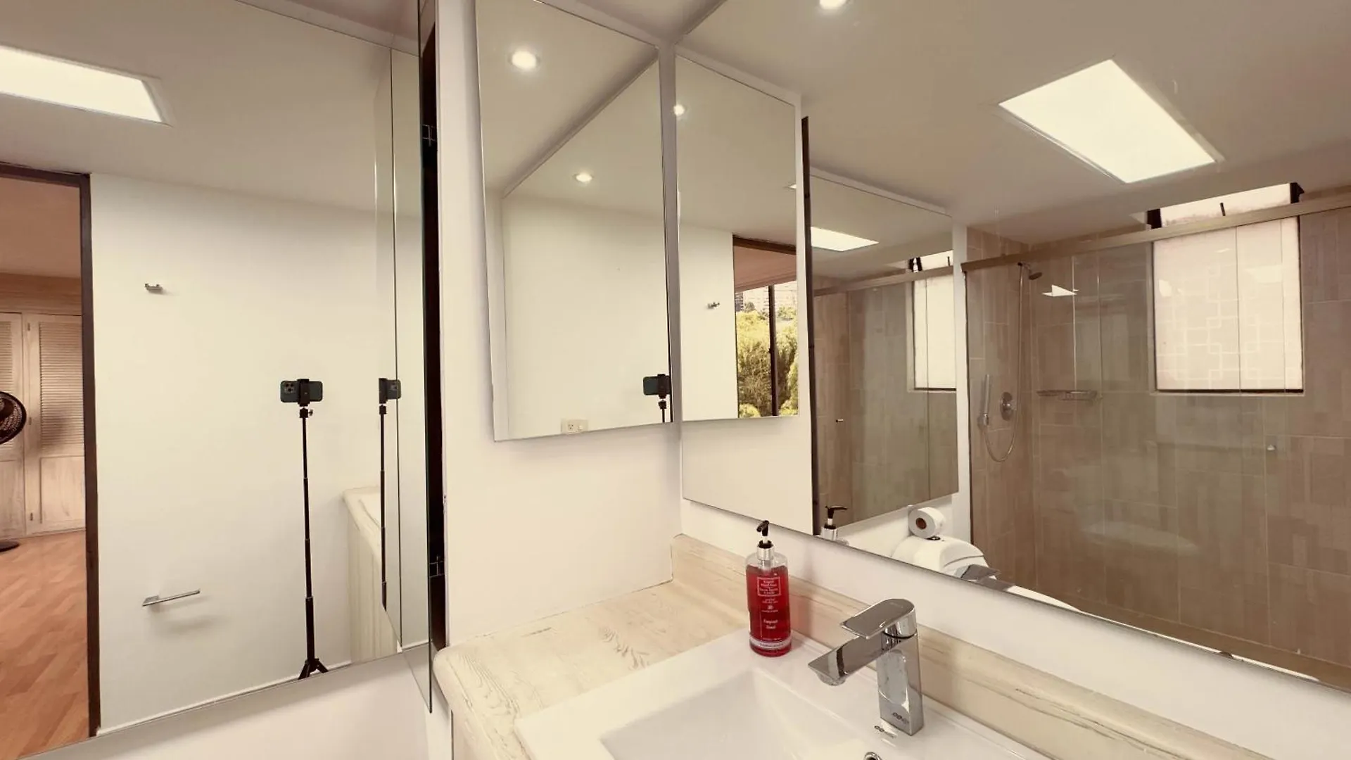 5 Hab, Espacioso, Piscina, Al Lado Del Tesoro! Medellín Apartamento