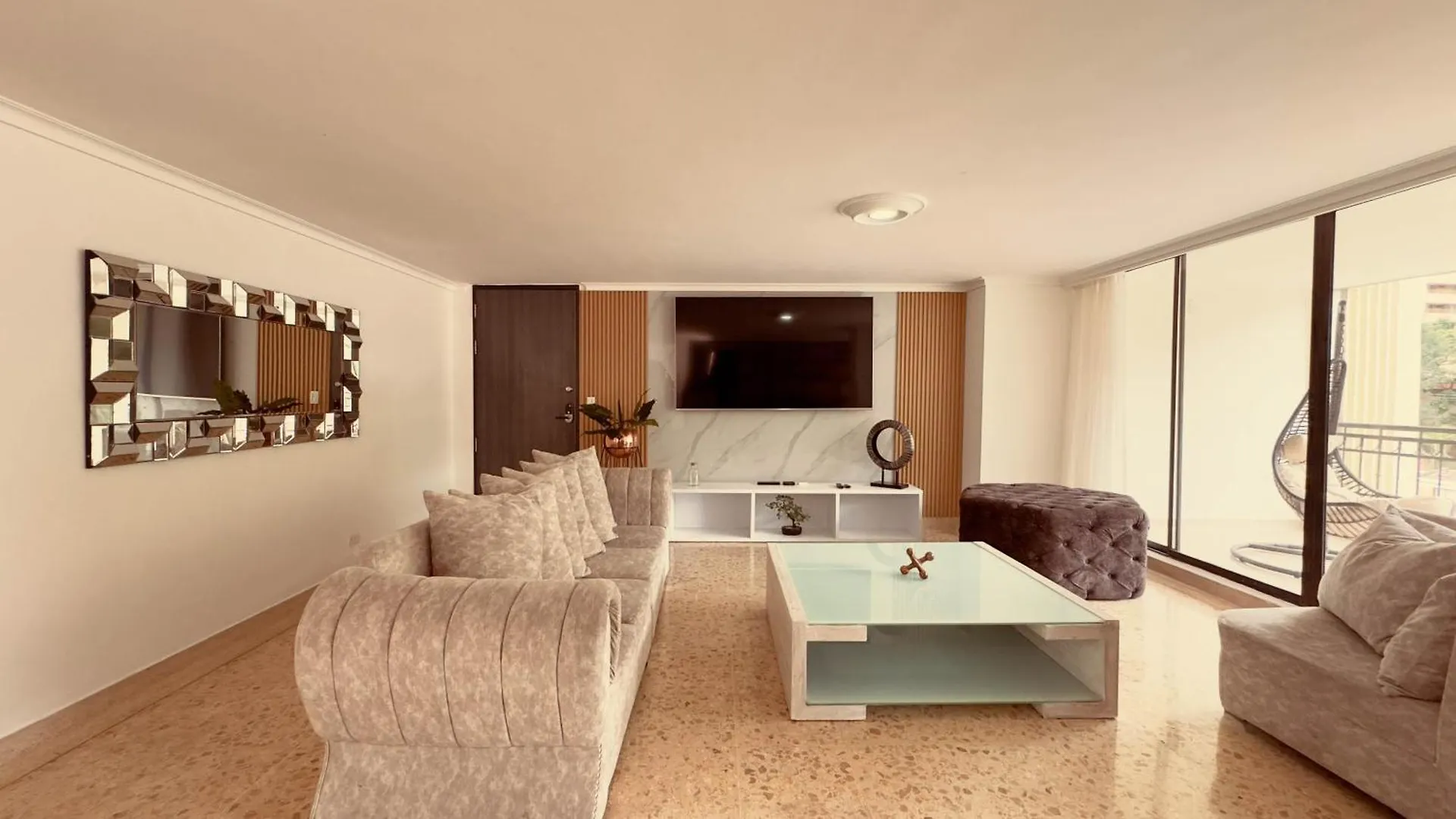 Apartamento 5 Hab, Espacioso, Piscina, Al Lado Del Tesoro! Medellín