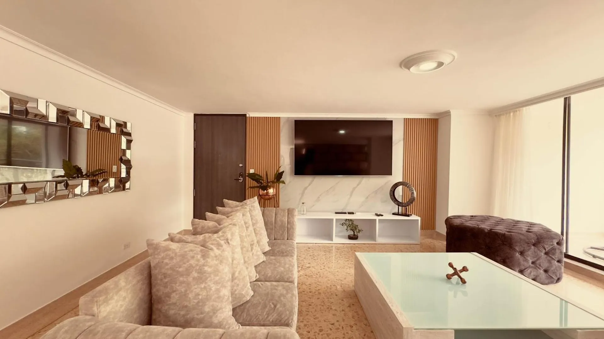 Apartamento 5 Hab, Espacioso, Piscina, Al Lado Del Tesoro! Medellín