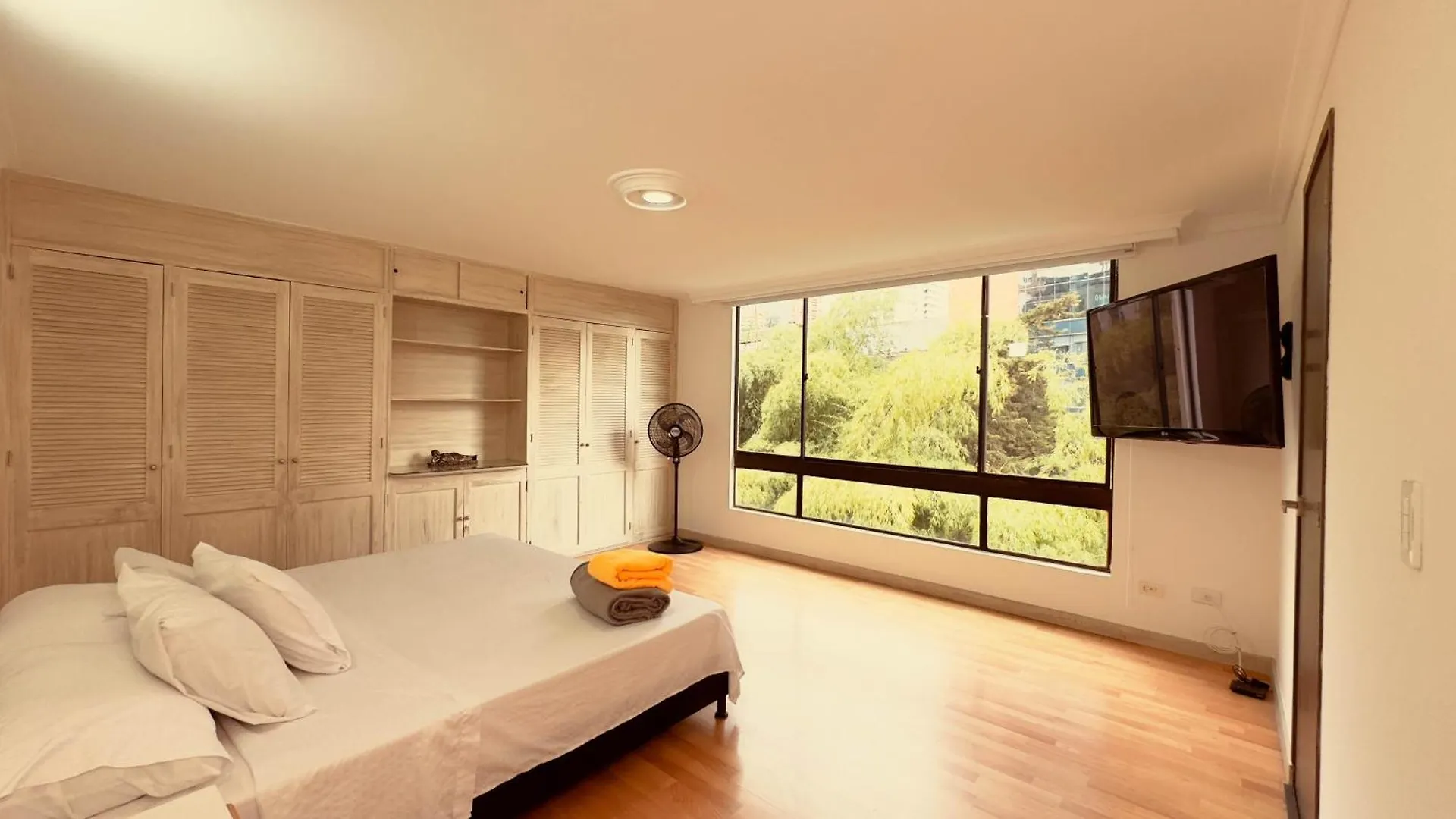 5 Hab, Espacioso, Piscina, Al Lado Del Tesoro! Medellín Apartamento