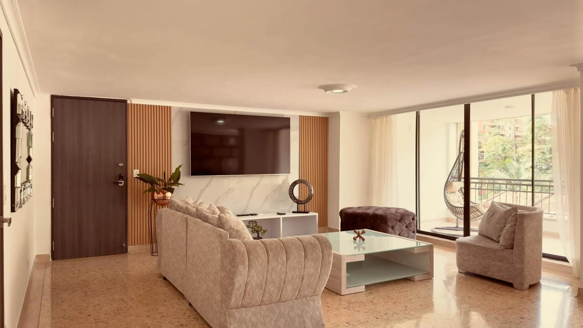 Apartamento 5 Hab, Espacioso, Piscina, Al Lado Del Tesoro! Medellín Colômbia