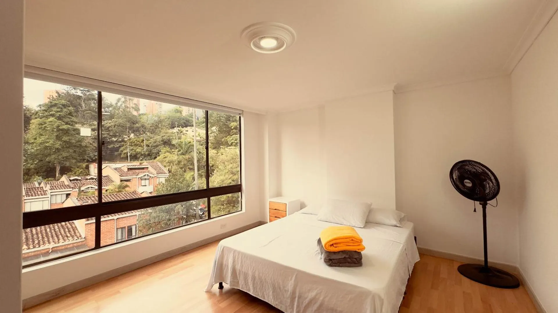 Apartamento 5 Hab, Espacioso, Piscina, Al Lado Del Tesoro! Medellín